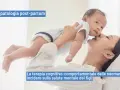 Madre che tiene in braccio il suo neonato, con testo che parla di psicopatologia post-partum e degli effetti della madre depressa sui figli adulti.