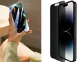 Schermo del cellulare con pellicola privacy. Lui non vuole che guardo il suo cellulare, ma questa protezione lo rende impossibile.