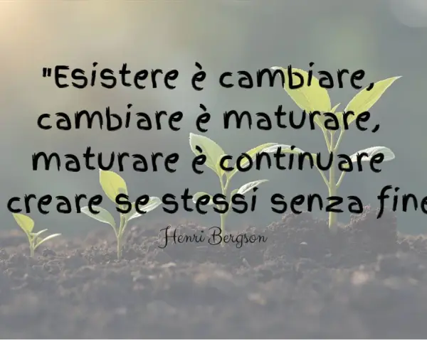 Piantine che crescono simboleggiano il percorso di accettare se stessi, cambiare e maturare continuamente.