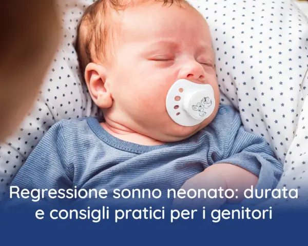 Neonata dorme con ciuccio, affrontando la regressione del sonno. Consigli per genitori.