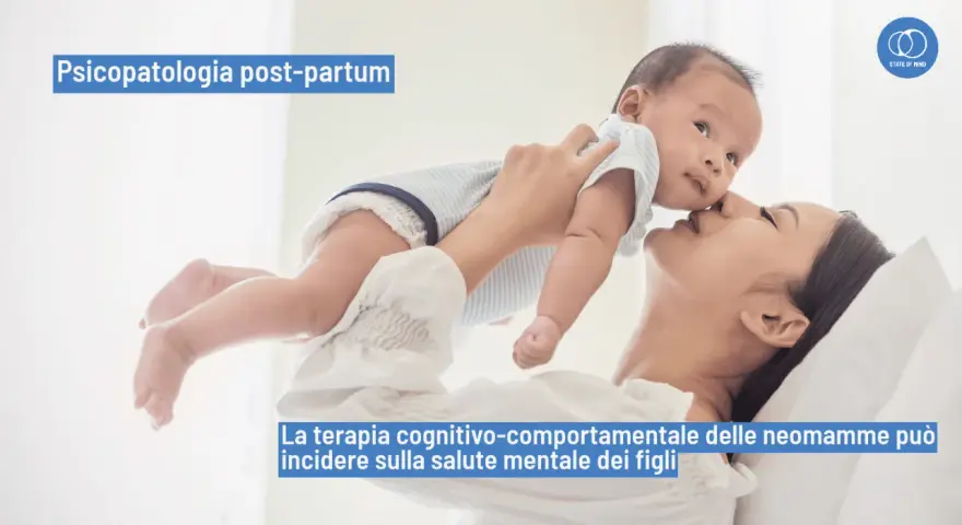 Madre che tiene in braccio il suo neonato, con testo che parla di psicopatologia post-partum e degli effetti della madre depressa sui figli adulti.