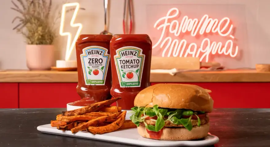 Burger, patatine dolci e due bottiglie di Heinz, una Zero e una classica. Perfetto per soddisfare la fame da mamma in gravidanza.