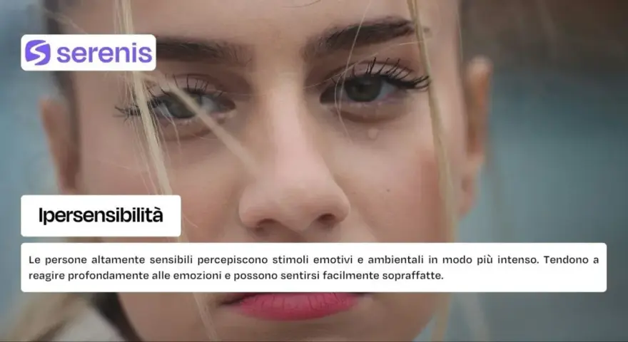 Il significato di una persona sensibile: un primo piano di un volto con una lacrima, che evoca emozioni profonde.