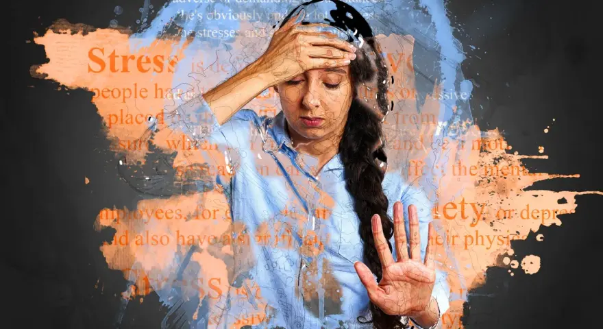 Donna con mano sulla fronte, circondata da parole come "stress" e "ansia", che suggeriscono esaurimento nervoso sintomi.